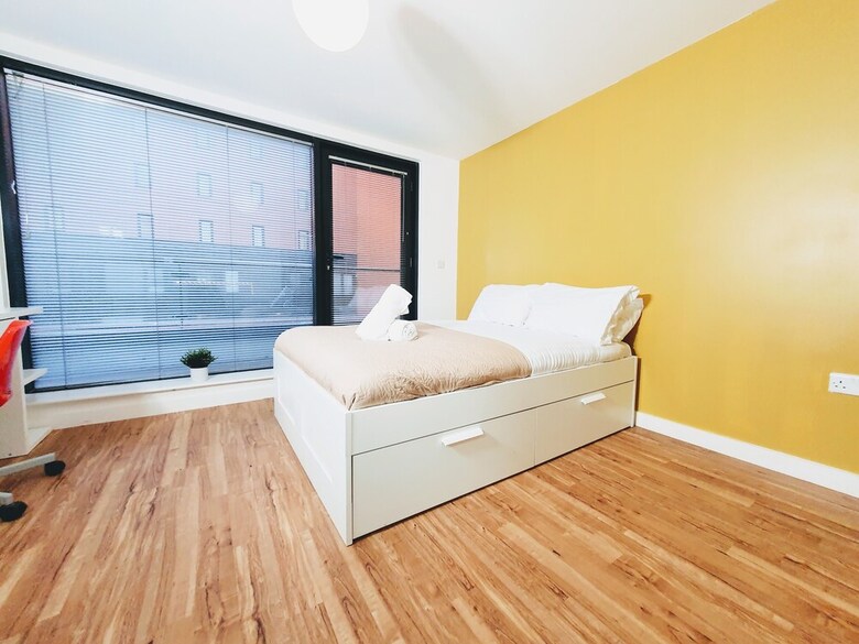 Solo Living - The Plaza