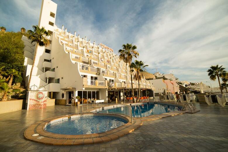 Apartamentos Cala Nova
