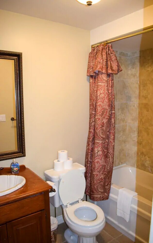 Apartamentos Spacious 1 Bedroom Lower-level Suite