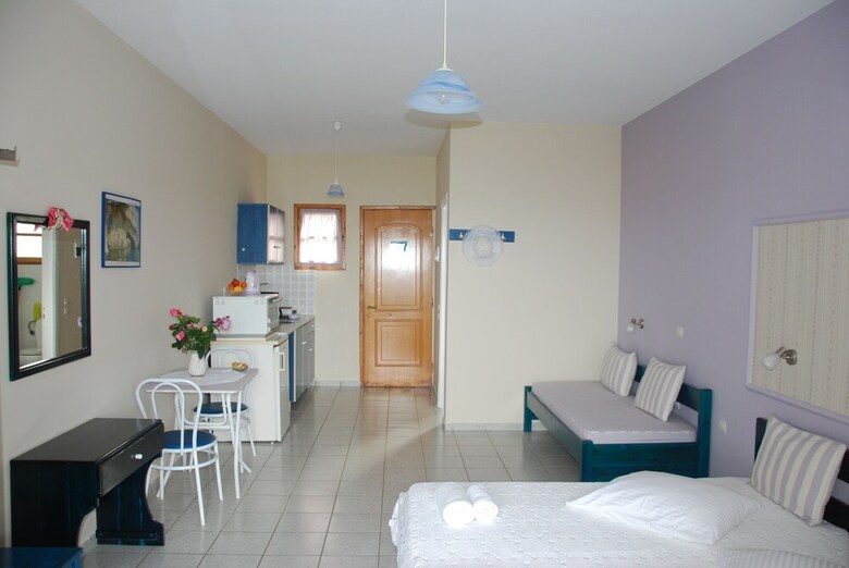 Kavos Psarou Studios And Apartments