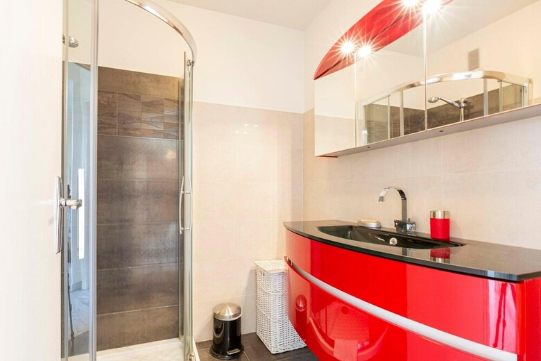 Quiet Apartment With Pool And Sea View