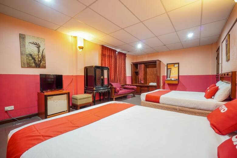 Oyo 44101 Hotel Dj Palace