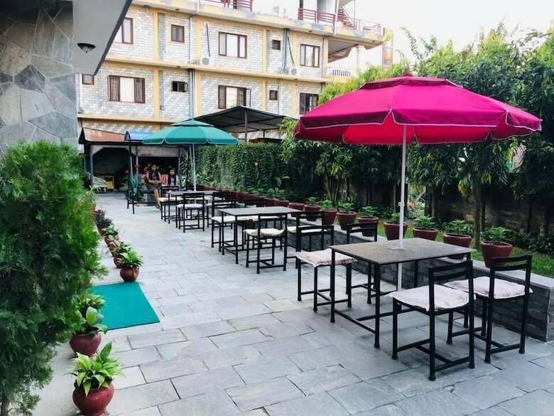 Aparthotel Lakeway Apartments And Rooms