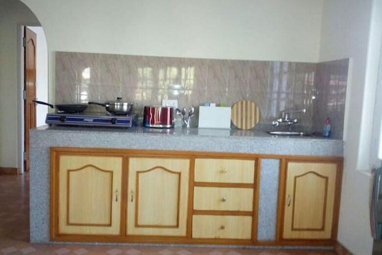 Aparthotel Lakeway Apartments And Rooms