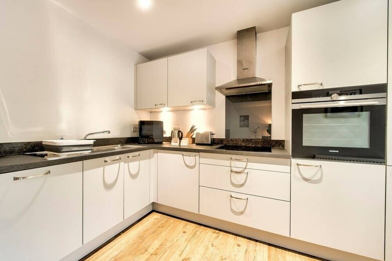 Stylish 2 Bed Apartment, With Easy Access To The City Centre