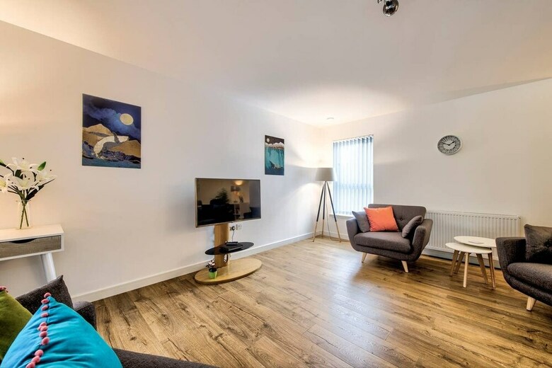 Stylish 2 Bed Apartment, With Easy Access To The City Centre