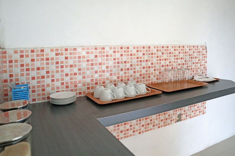 Hostal Oyo 1185 Sachila Residence Syariah