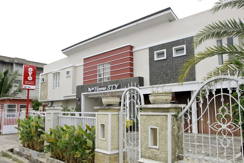 Hostal Oyo 1167 Home Sty Residence
