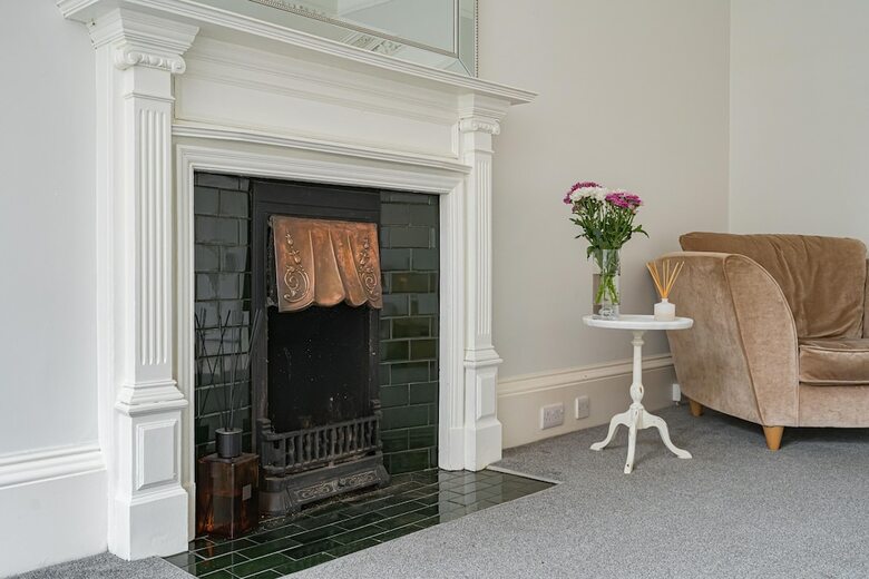 Chic 2 Br Apartment Near To Old Town