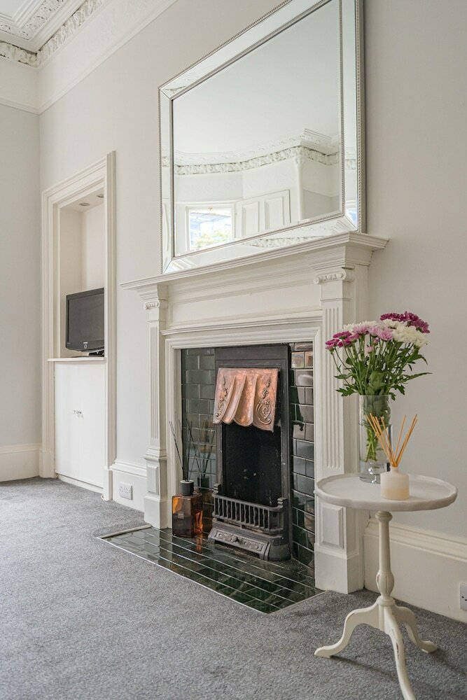 Chic 2 Br Apartment Near To Old Town