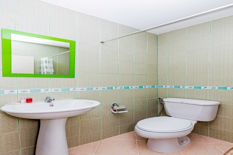 Hotel Oyo 380 Jomthong Mansion