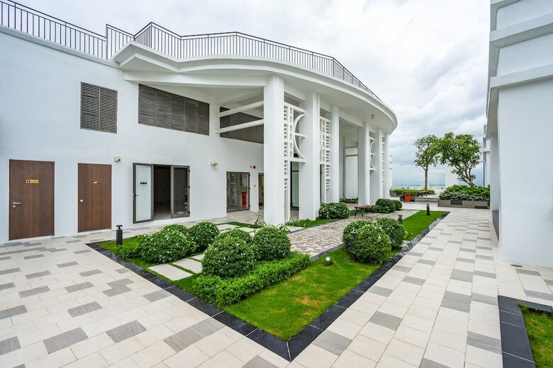 Dream House Apartment