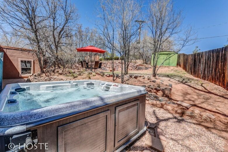 Mtn Dream! Fireplace, Patio & Hot Tub 4br