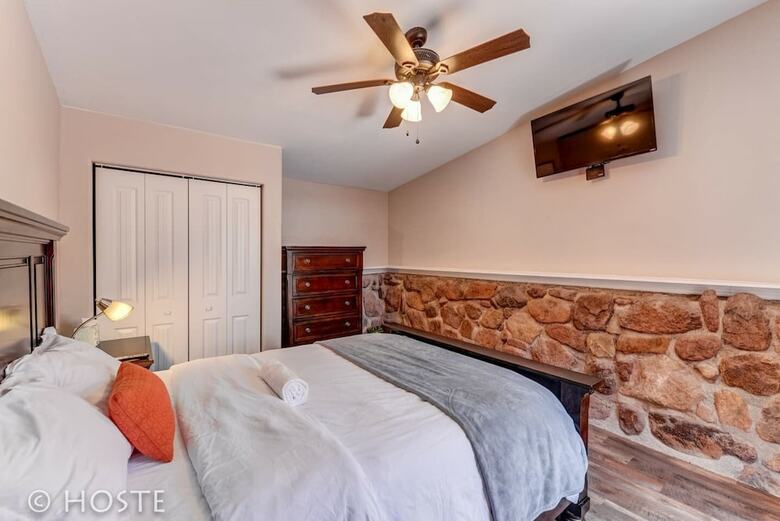 Mtn Dream! Fireplace, Patio & Hot Tub 4br