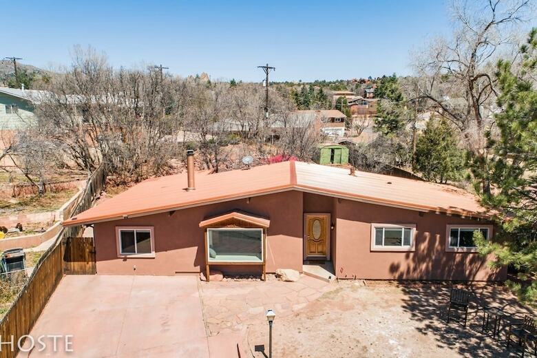 Mtn Dream! Fireplace, Patio & Hot Tub 4br