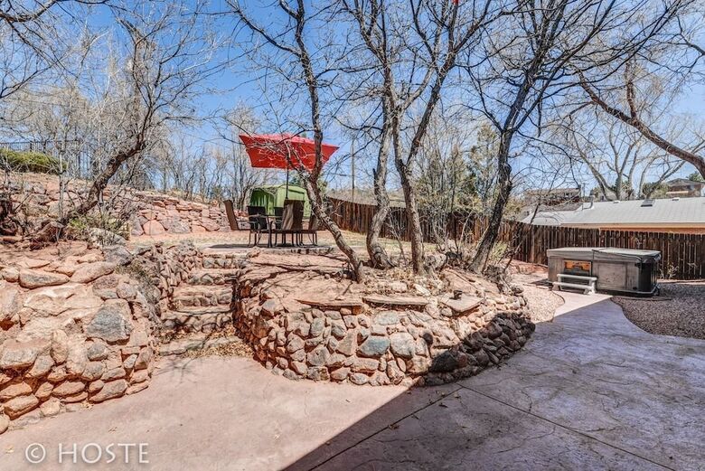 Mtn Dream! Fireplace, Patio & Hot Tub 4br