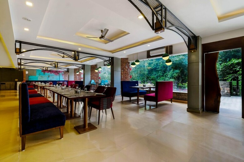 Hotel Summit By The Ganges Resort
