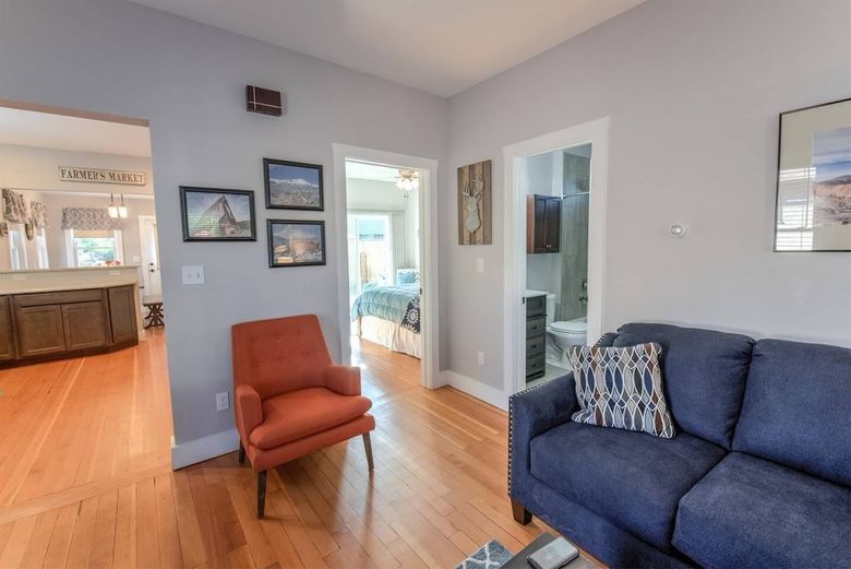 Apartamentos Couple's Mountain Getaway Close To Everything!