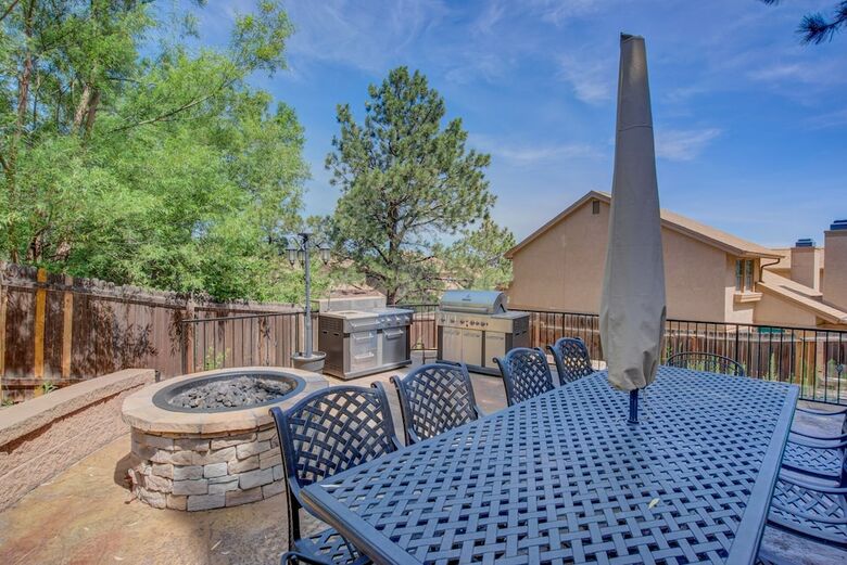 4br Entertainer Af Academy Hot Tub, Firepit!