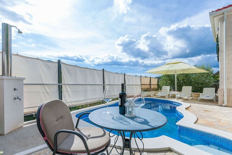 Villa Holiday Home Zve?anje