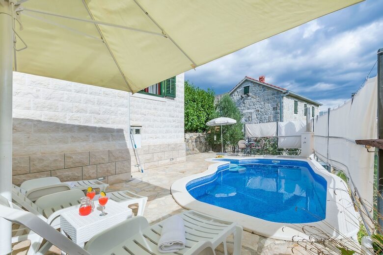 Villa Holiday Home Zve?anje