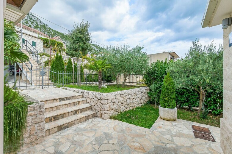 Villa Holiday Home Zve?anje