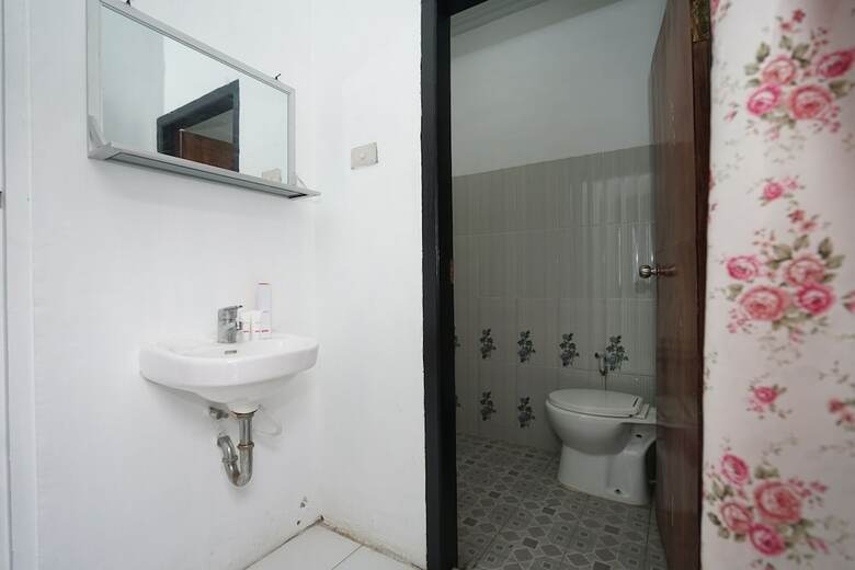 Hostal Oyo 1315 Paris Hotel