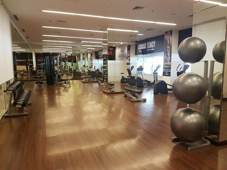 Clean Studio Apartment Connected To Mall At Orchard Supermall Mansion