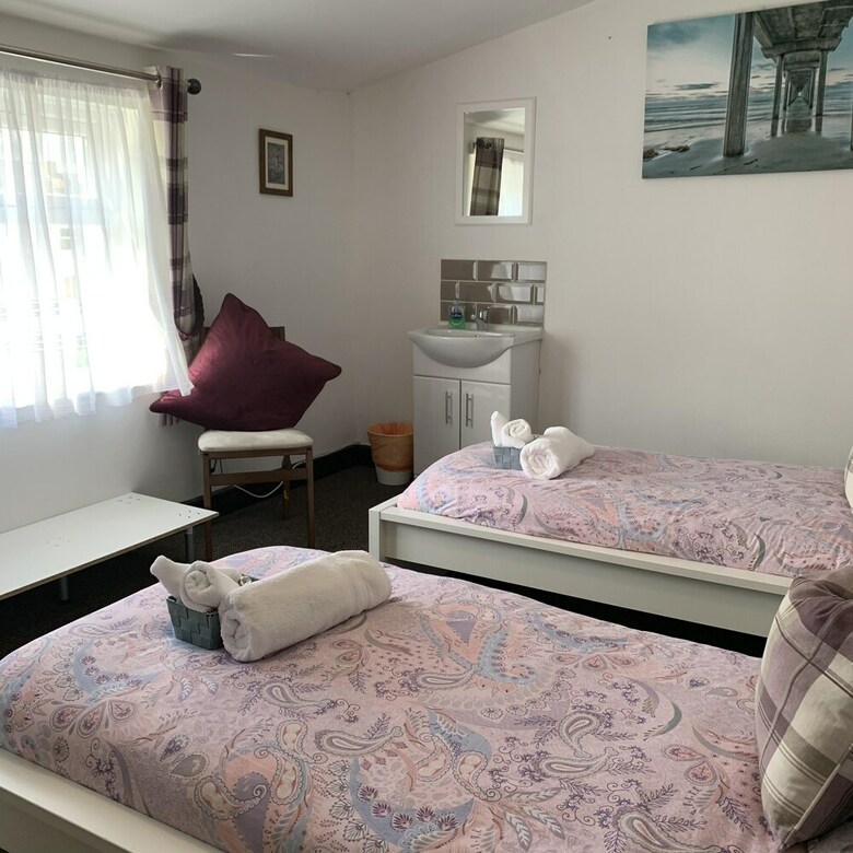 Cardigan House - Avad