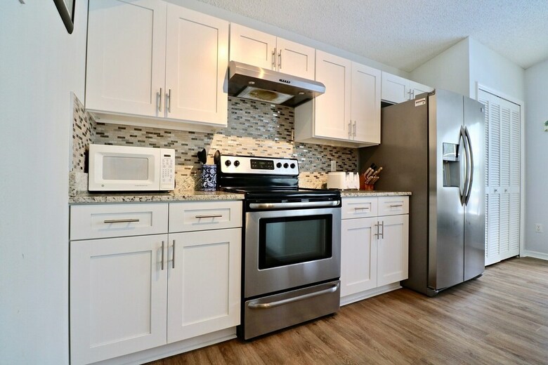 Villa Vibrant & Chic Home W/ Private Pool & Lake View