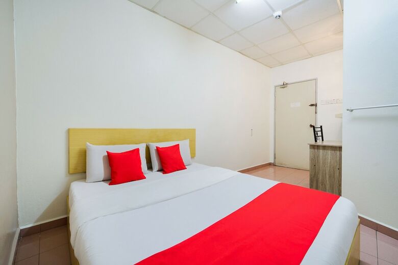 Oyo 89461 Cp Hotel