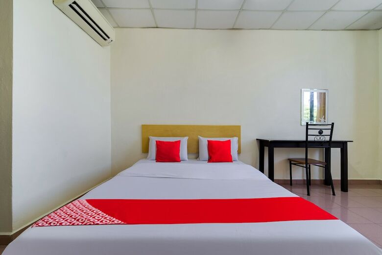 Oyo 89461 Cp Hotel
