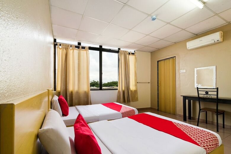 Oyo 89461 Cp Hotel