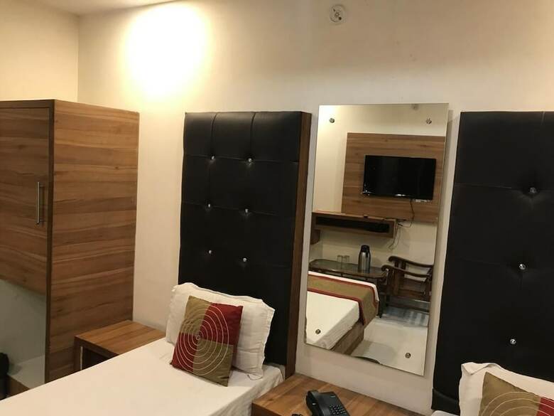 Adb Rooms Hotel Crystal Deluxe