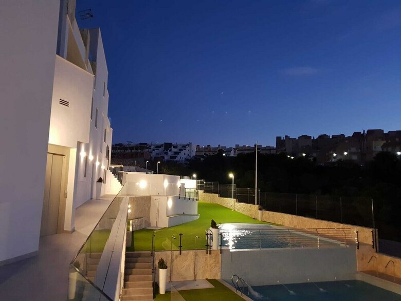Apartamentos Apto de Lujo En La Playa Con Piscina (#6)