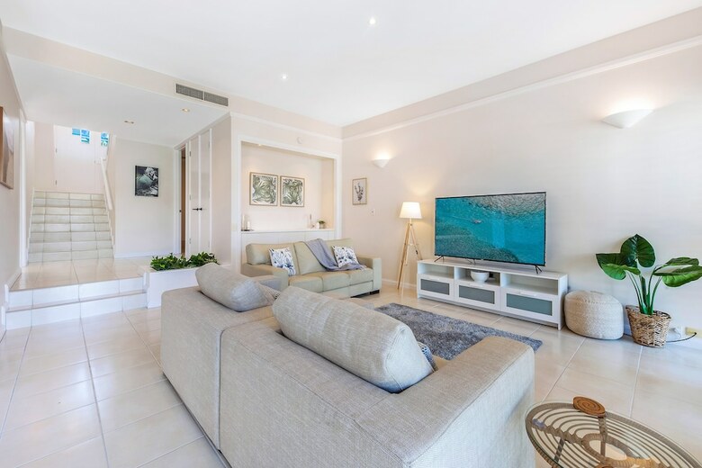 Sunshine Villa At Sanctuary Cove
