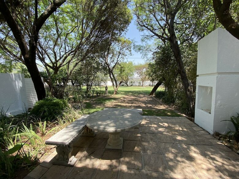 Hotel Eden Retreat