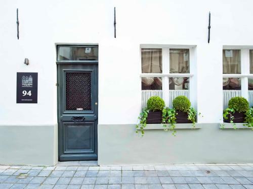 Rustic Private Cottage With 2 King Beds In Old Centre - Groeninghe