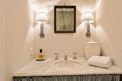 Rustic Private Cottage With 2 King Beds In Old Centre - Groeninghe