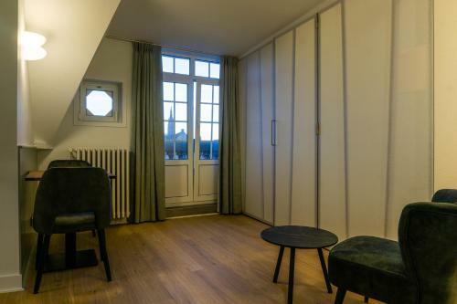 B&B Contrast