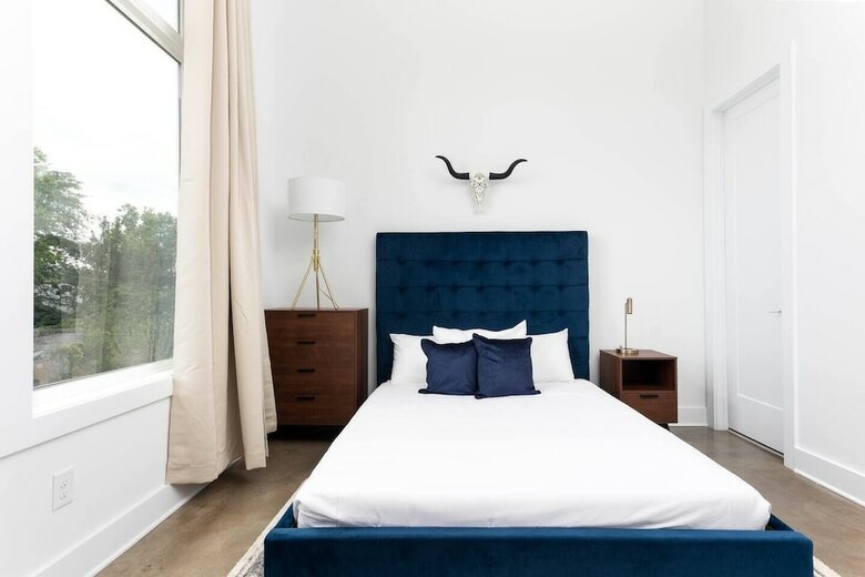 Domio Sylvan Park Modern 4br Balcony