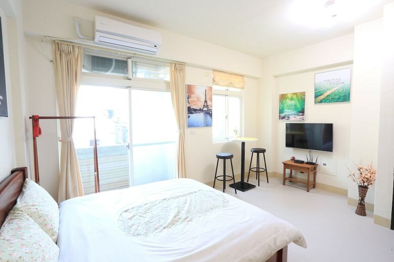 Hotel Downshifted House
