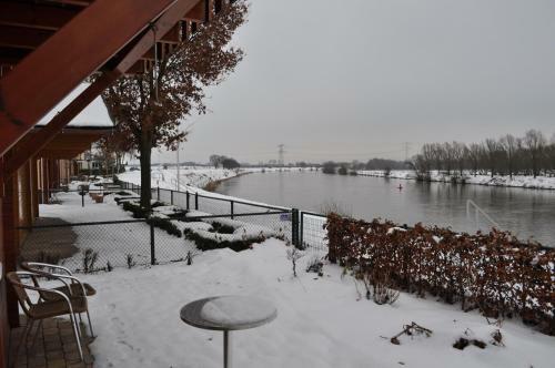 Thuiskomen, Genieten Aan Het Water
