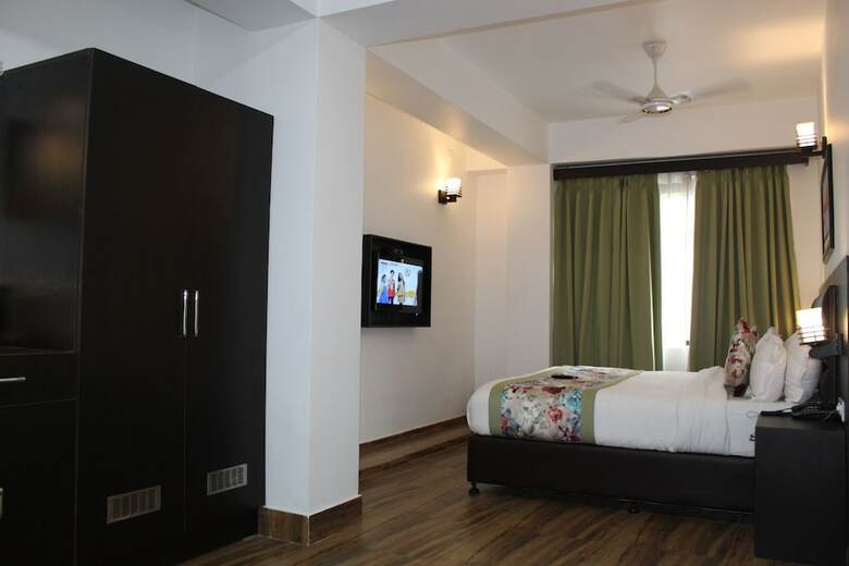 Hotel The Leenor Regency