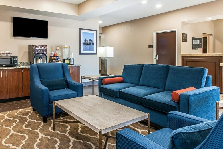 Hotel Comfort Inn And Suites