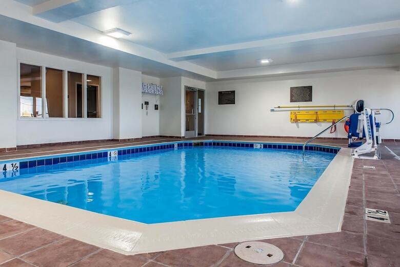 Hotel Comfort Inn And Suites
