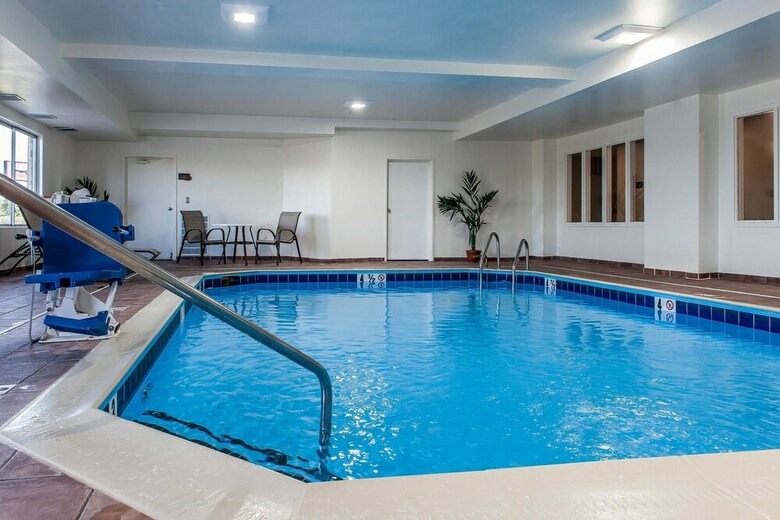Hotel Comfort Inn And Suites