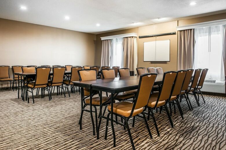 Hotel Comfort Inn And Suites