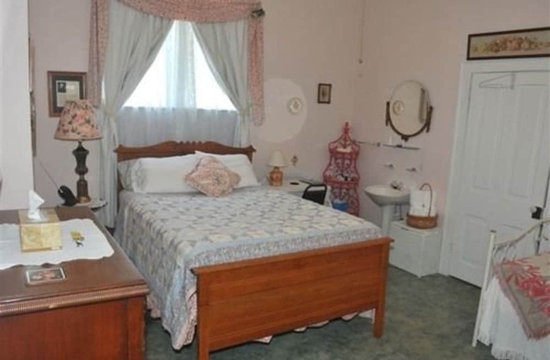Carrier Houses Bed And Breakfast