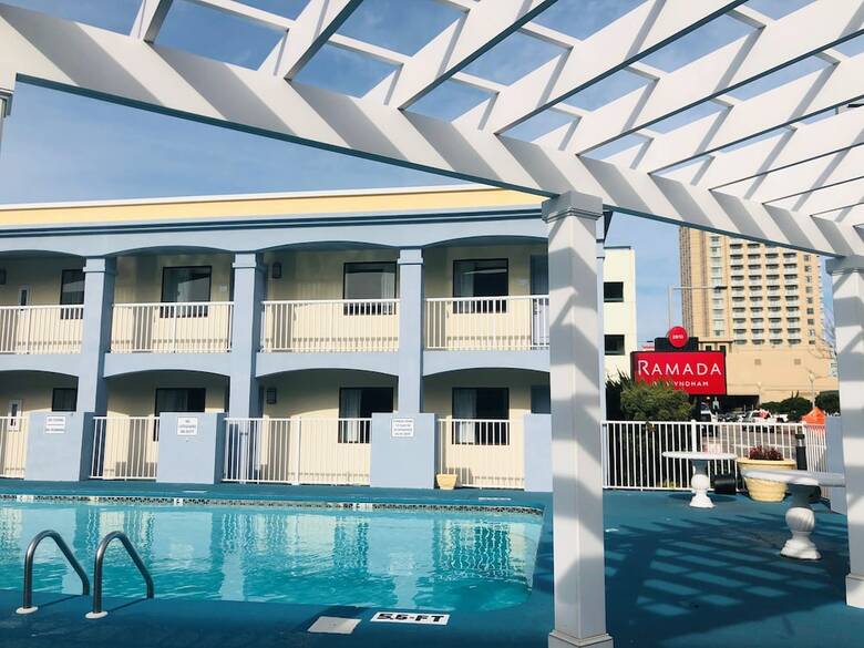 Hotel Ramada By Wyndham Virginia Beach